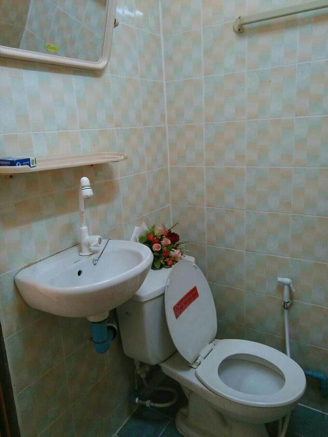 Win House Hotel Банкок Екстериор снимка